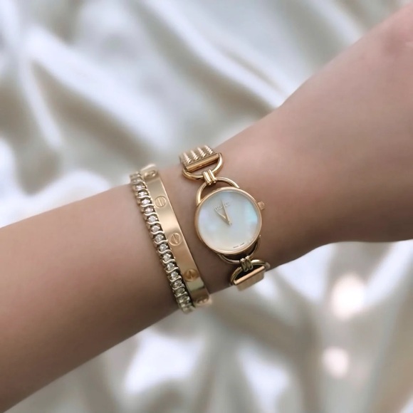 AUTHENTIC VINTAGE GUCCI MOTHER-OF-PEARL GOLD WATCH main image 4